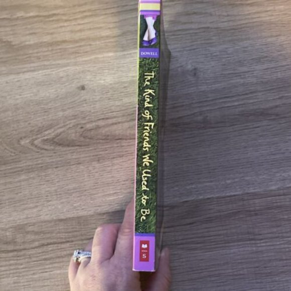 The Kind of Friends We Used to Be ( The Secret Language of Girls Trilogy) - Picture 3 of 5